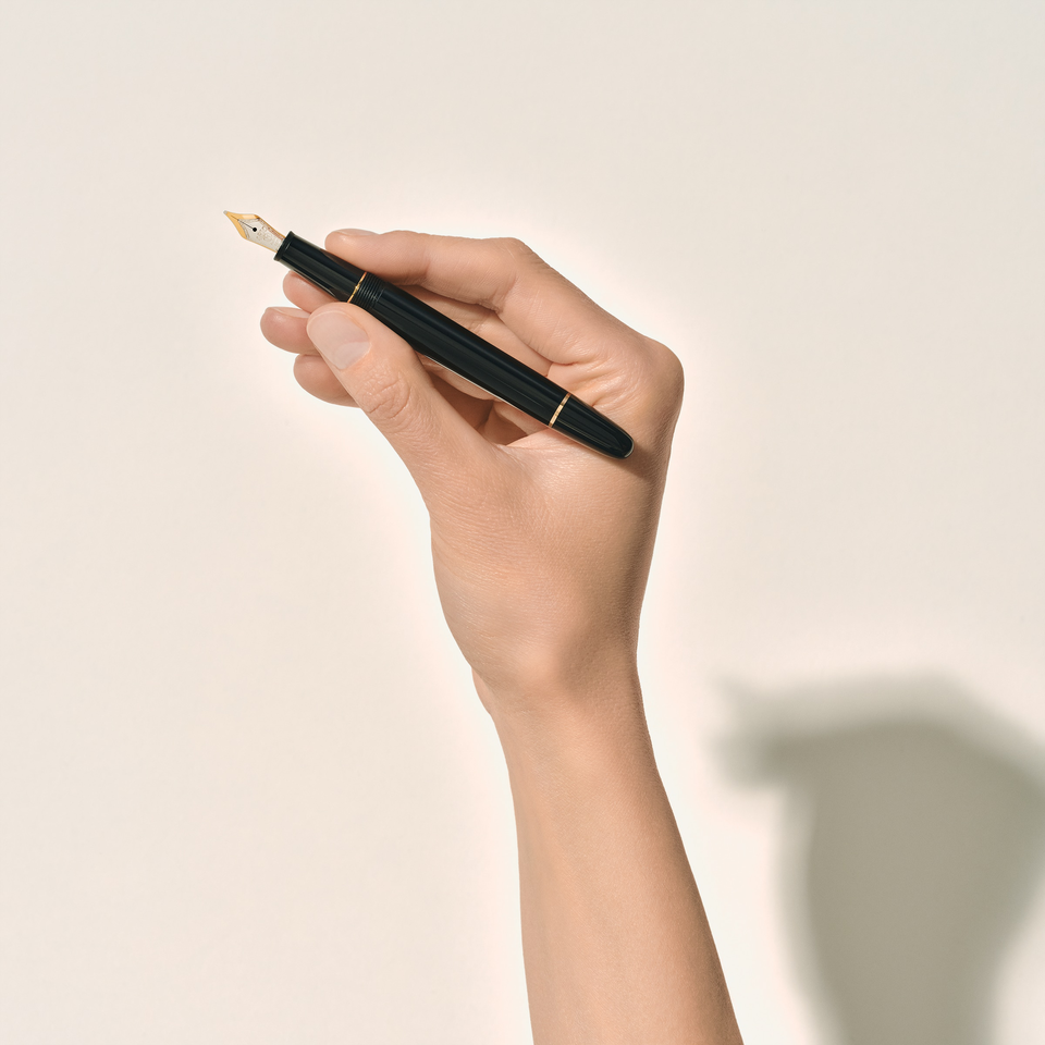 Meisterst&uuml;ck Gold-Coated Classique Fountain Pen - 2
