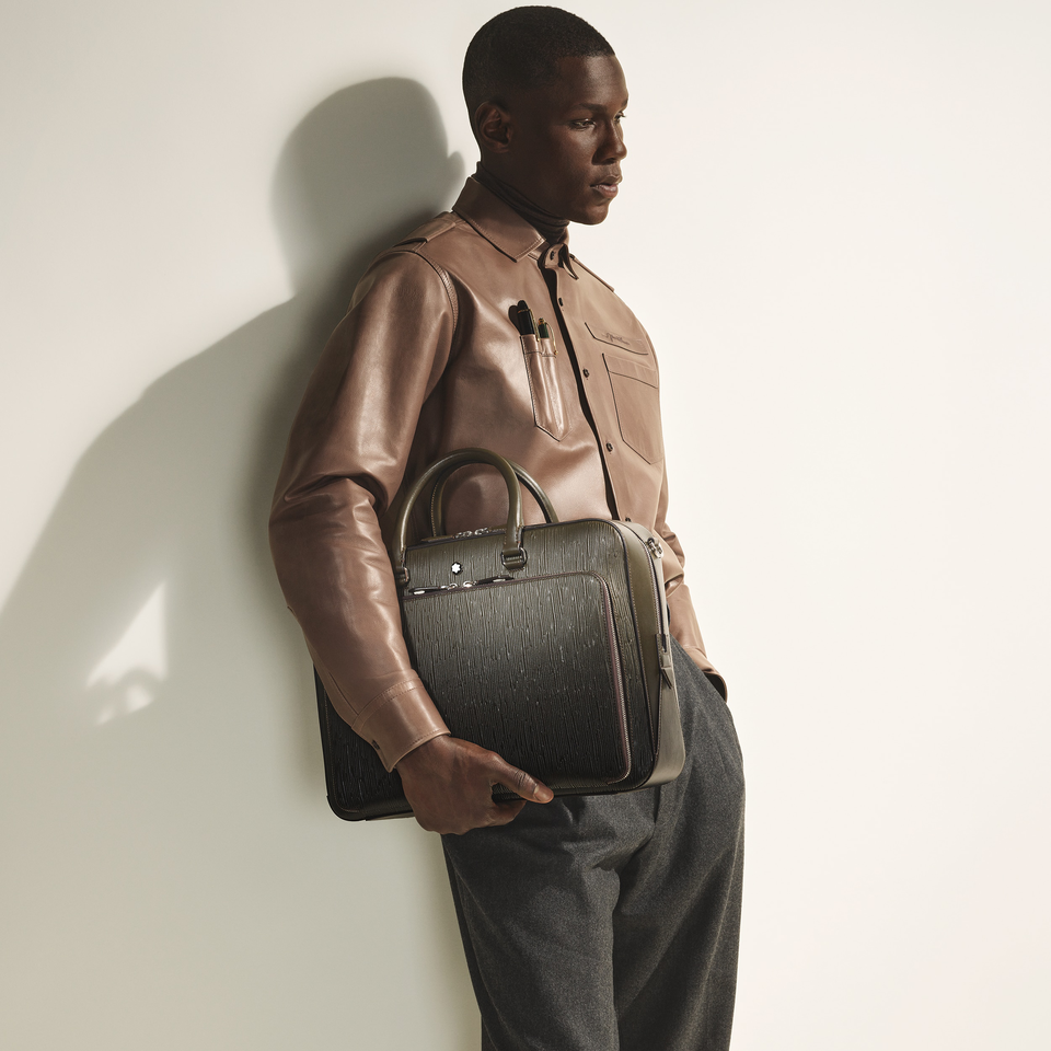 Writing Traveller Briefcase with Sfumato Effect - 5